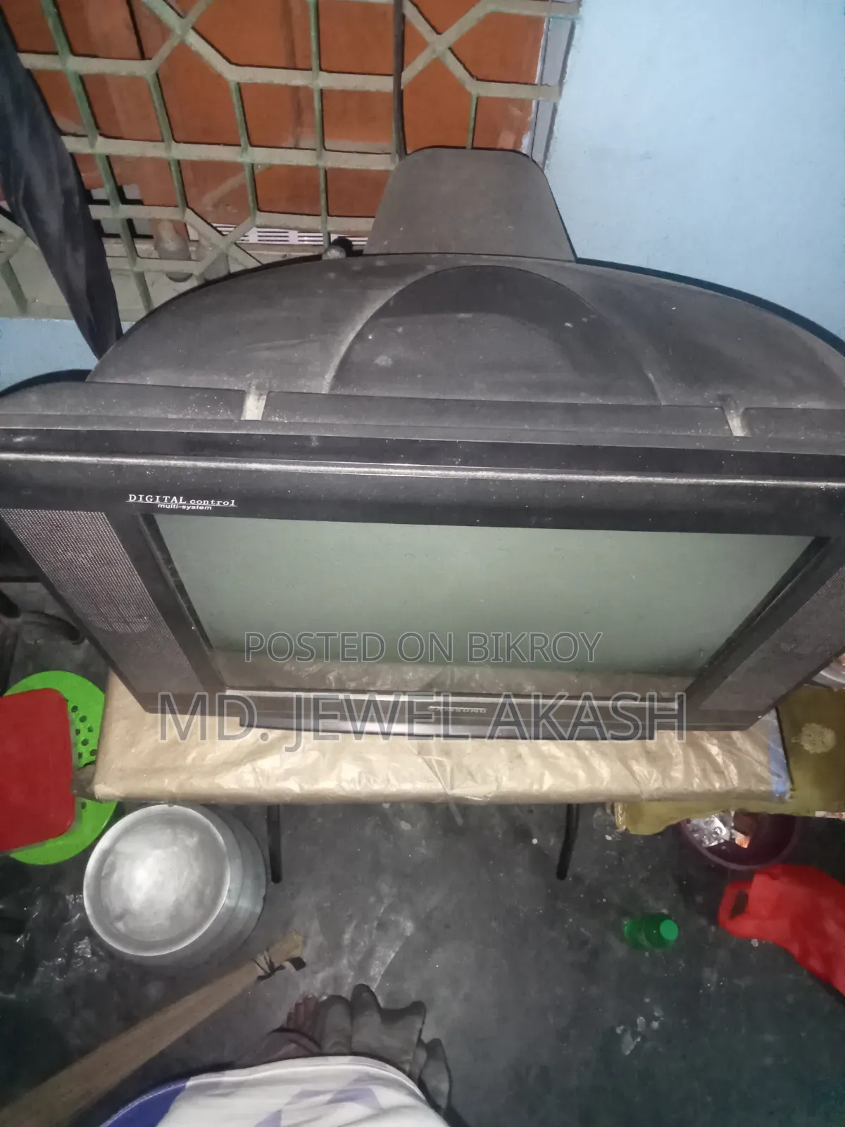 Fully functional TV, get your money back if you find any issues within 7 days.