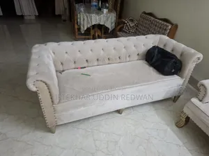 বাসায় বা অফিসে ব্যবহারের জন্য সোফা