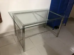 Tempered Glass Dining Table Like New, Selling at a Low Price