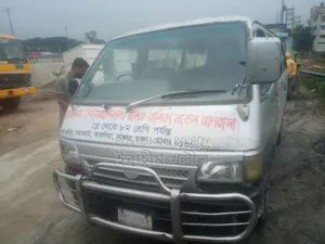 Toyota HiAce 2000 Silver