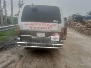 Toyota HiAce 2000 Silver