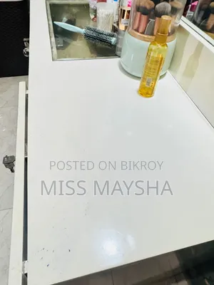 ড্রেসিং টেবিল