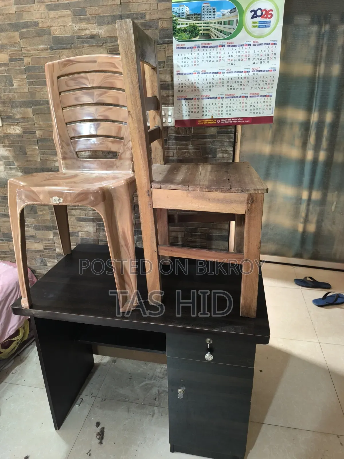 Reading Table + 2 Chairs