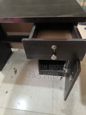 Reading Table + 2 Chairs