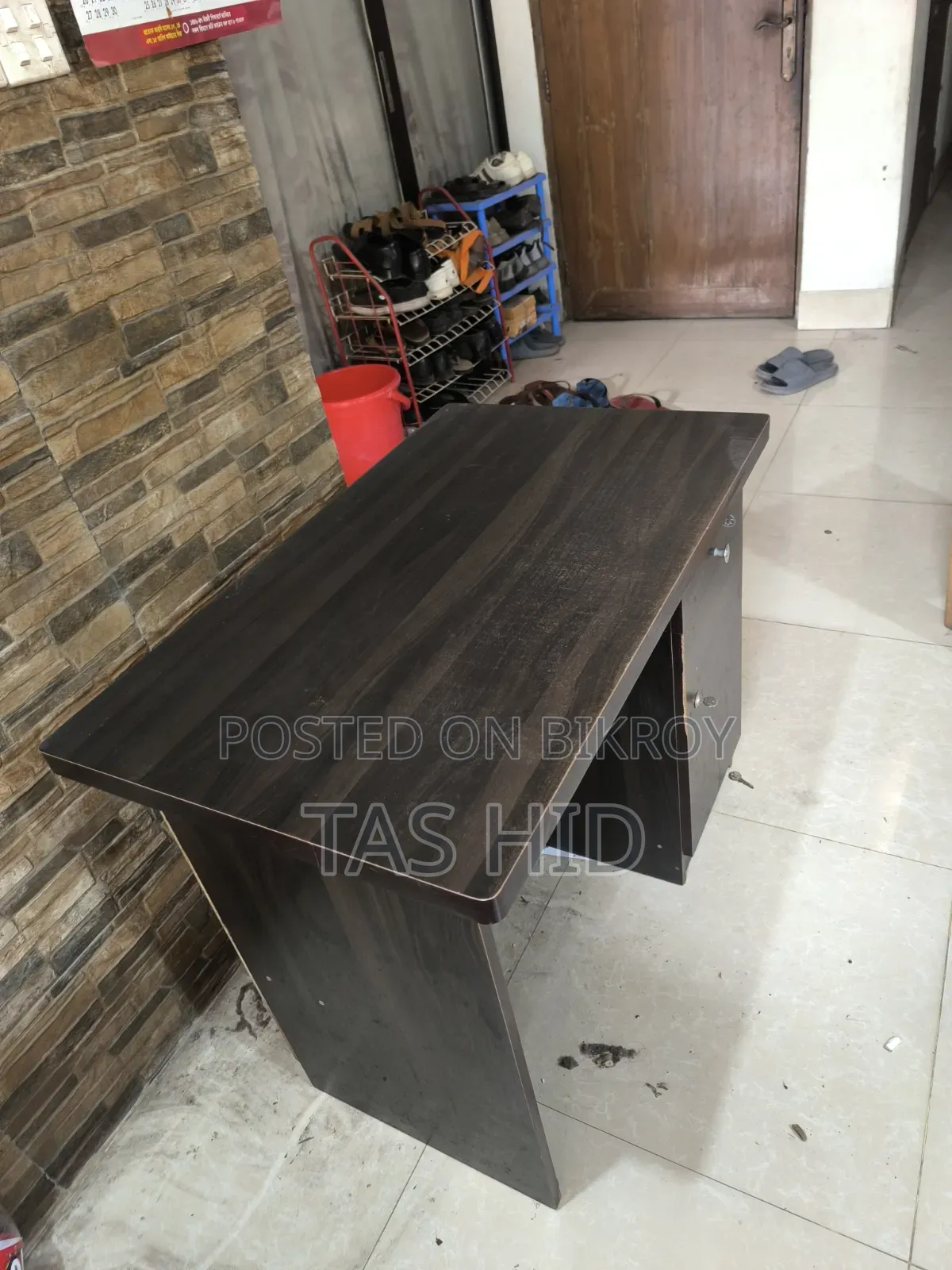 Reading Table + 2 Chairs