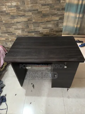 Reading Table + 2 Chairs