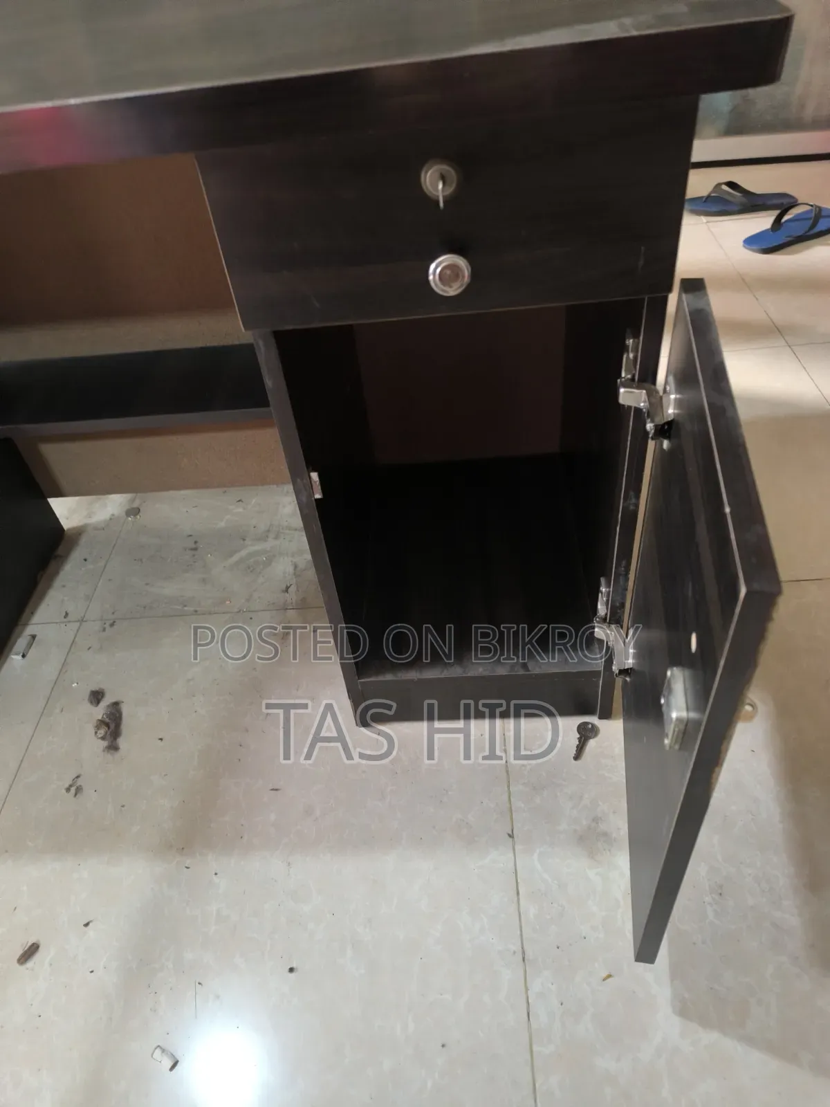 Reading Table + 2 Chairs
