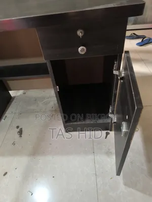 Reading Table + 2 Chairs
