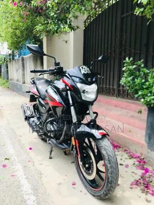 Hero Hunk 150R Xtec 2021 Black