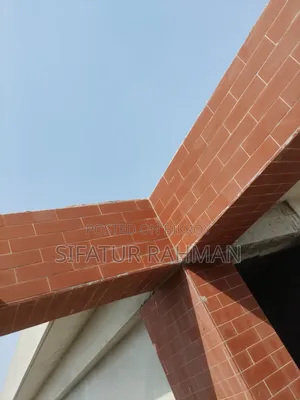 এখানে সুদক্ষ কারিগর দারা টাইলস এর কাজ করা হয়