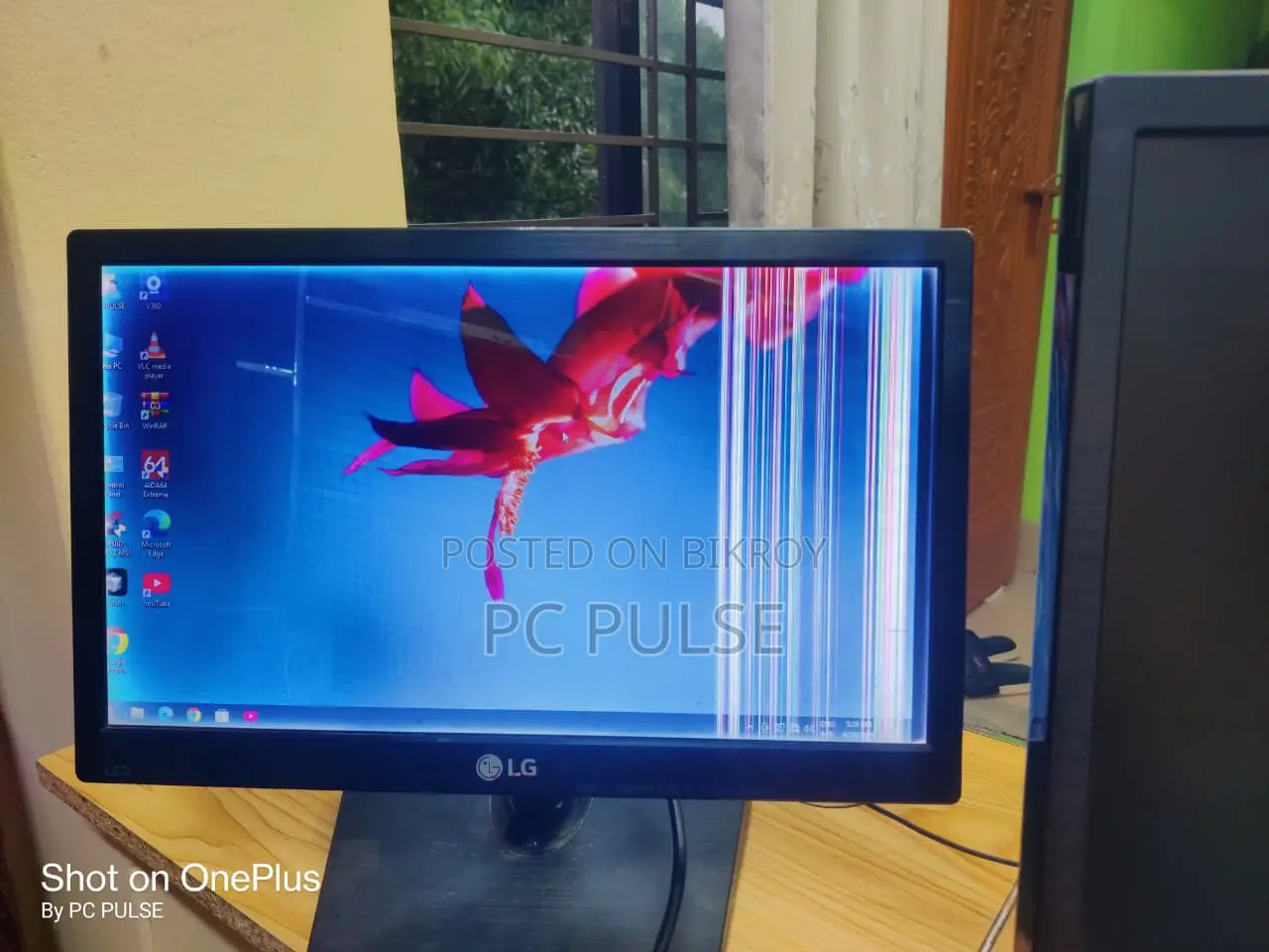 LG 16 Inch LED Monitor (Display Line Issue)