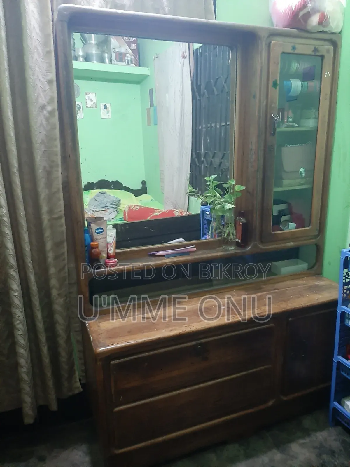 Contact us now to get this beautiful teak wood dressing table.