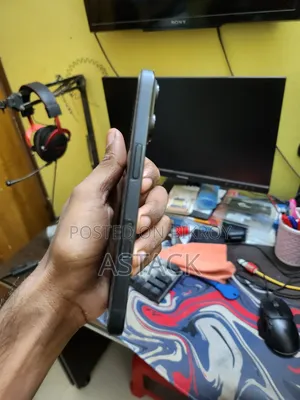 New Apple iPhone 16 128 GB Black
