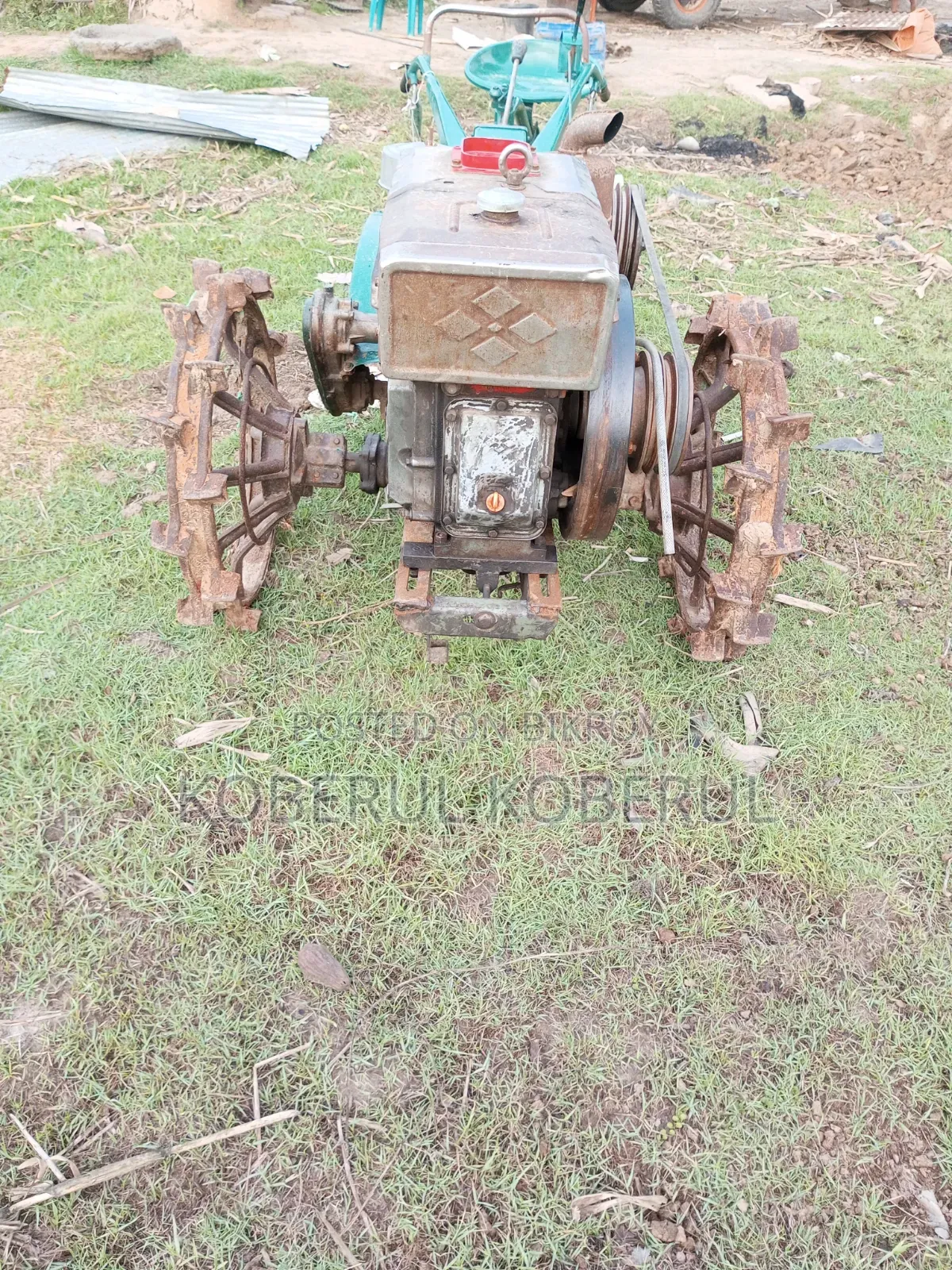 গাড়িটি খুব ভালো আছে কোন কাজ কাম নাই