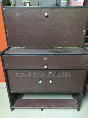 টেবিলটি বিক্রি করা হবে