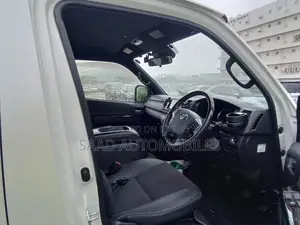 Toyota HiAce 2021 Pearl