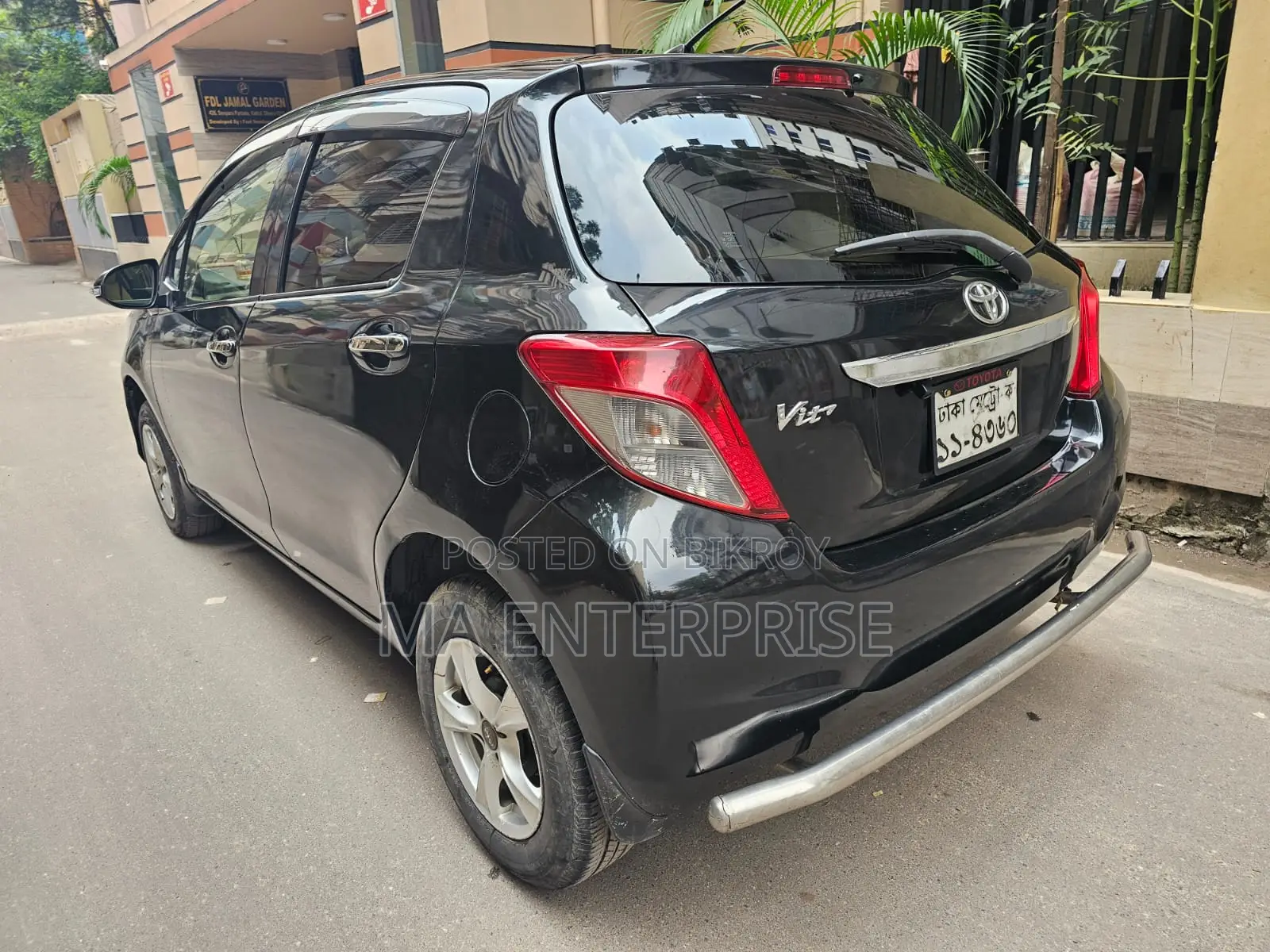 Toyota Vitz 2011 Black