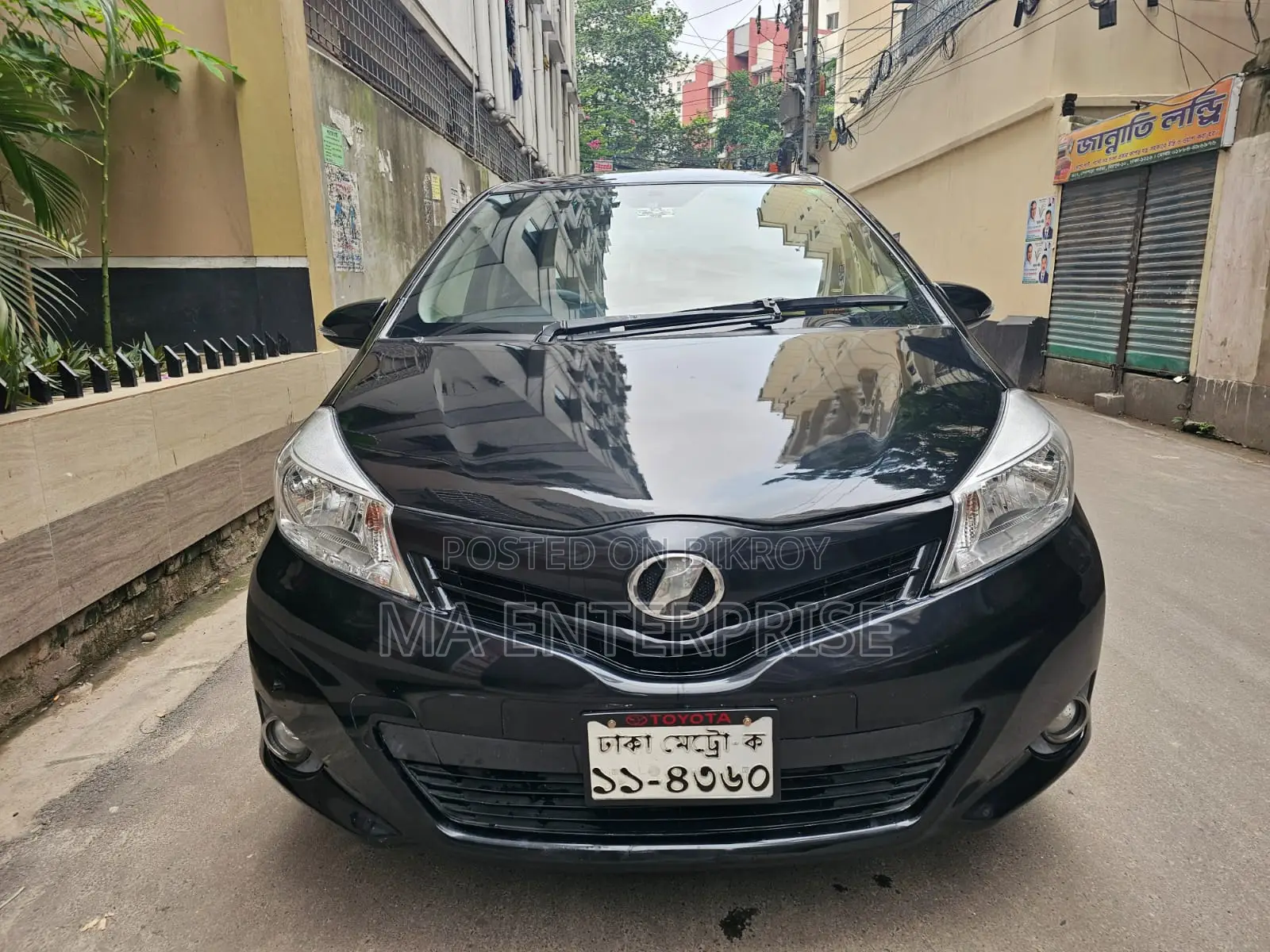 Toyota Vitz 2011 Black