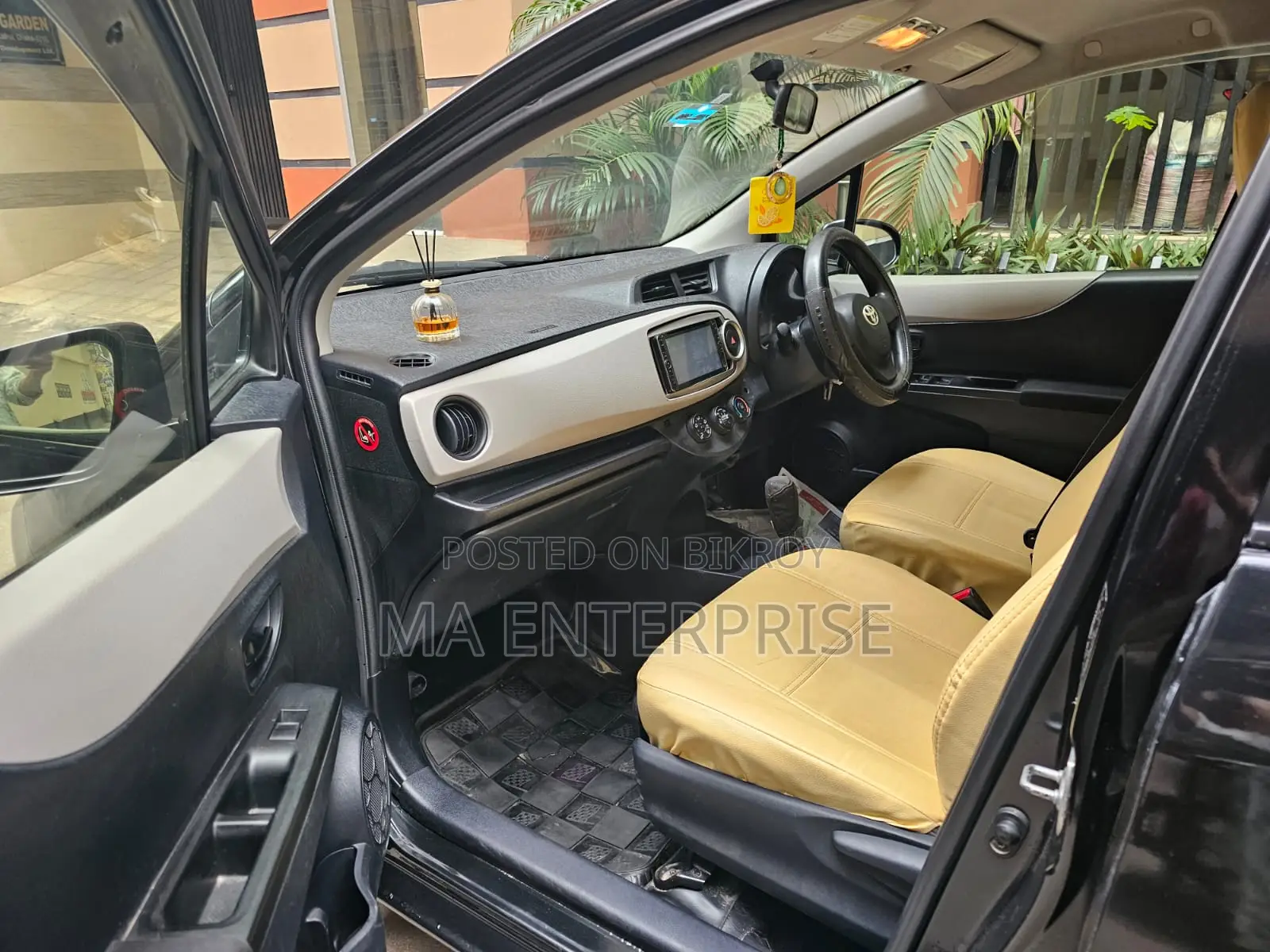 Toyota Vitz 2011 Black
