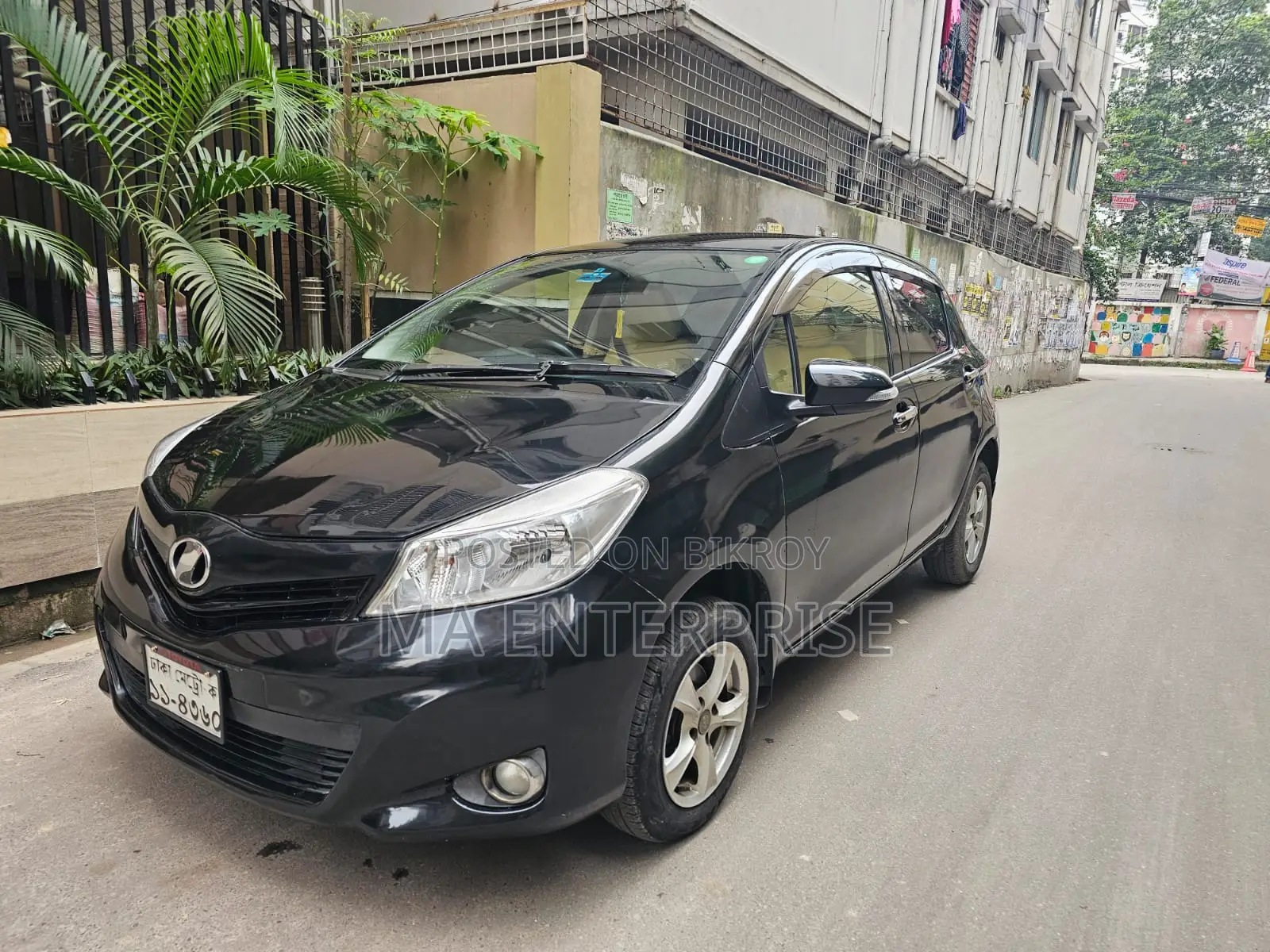Toyota Vitz 2011 Black
