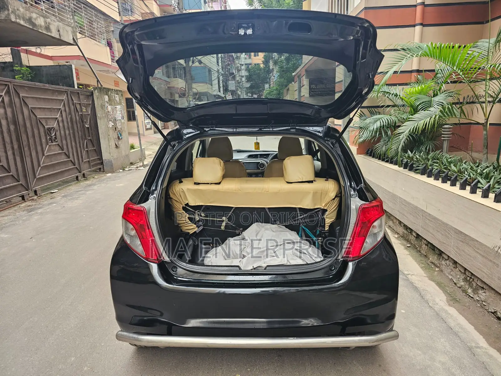 Toyota Vitz 2011 Black