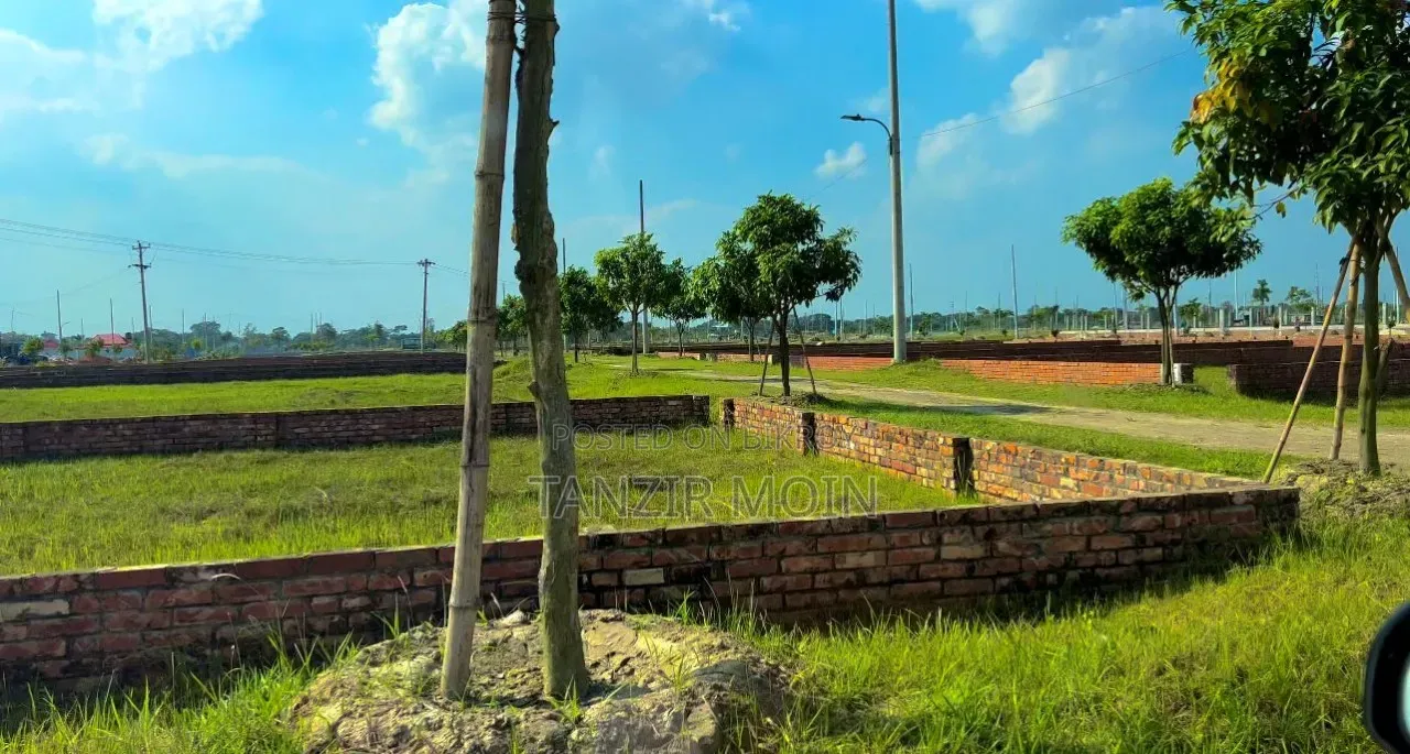 Buy Secondary Plots at US-Bangla Property
