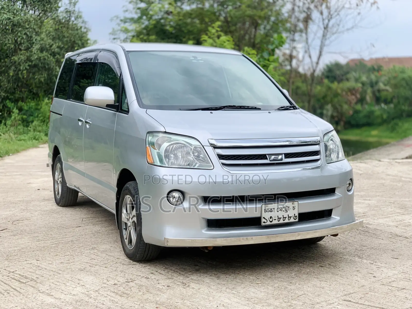 Toyota Noah 2.0 AWD (8 Seater) 2005 Silver
