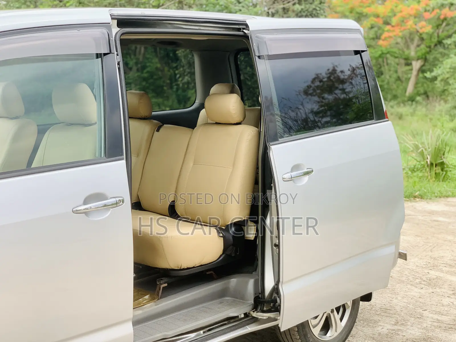 Toyota Noah 2.0 AWD (8 Seater) 2005 Silver