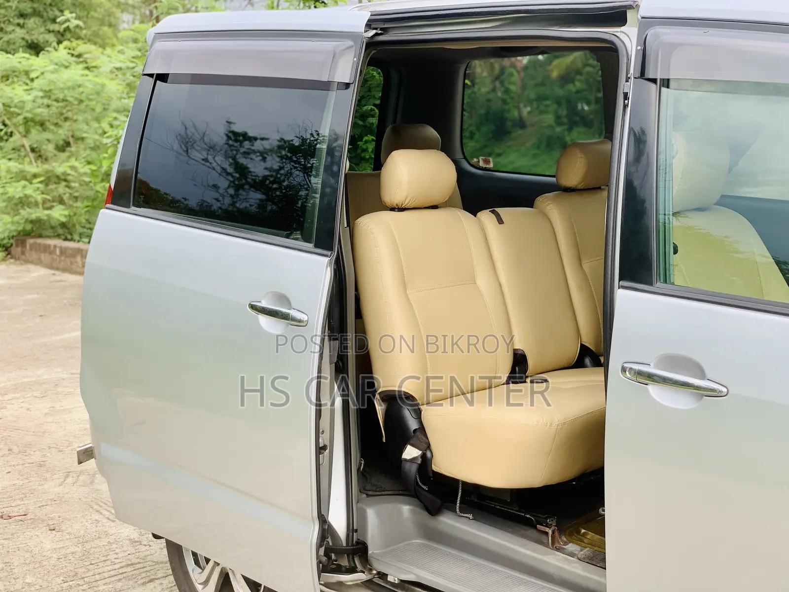 Toyota Noah 2.0 AWD (8 Seater) 2005 Silver