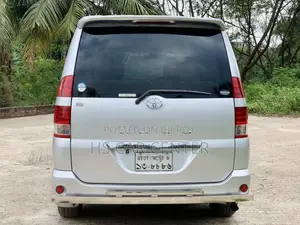 Toyota Noah 2.0 AWD (8 Seater) 2005 Silver