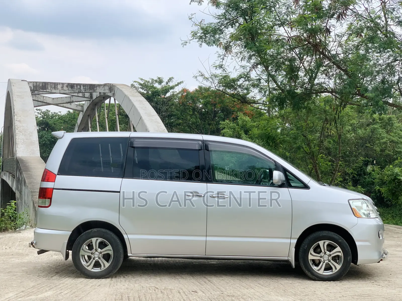 Toyota Noah 2.0 AWD (8 Seater) 2005 Silver