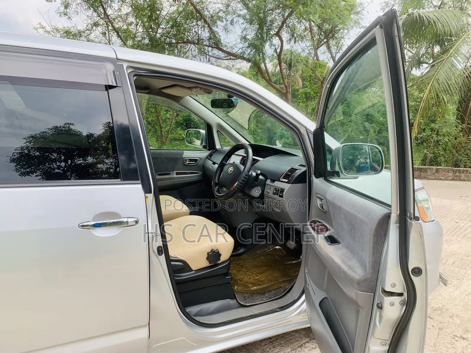 Toyota Noah 2.0 AWD (8 Seater) 2005 Silver