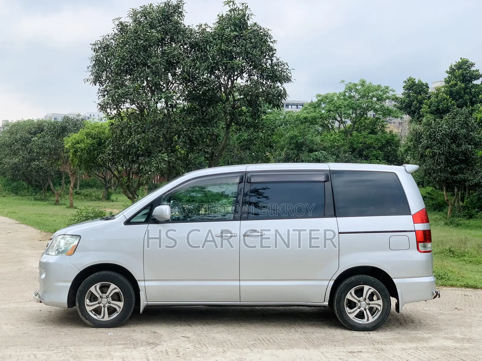 Toyota Noah 2.0 AWD (8 Seater) 2005 Silver