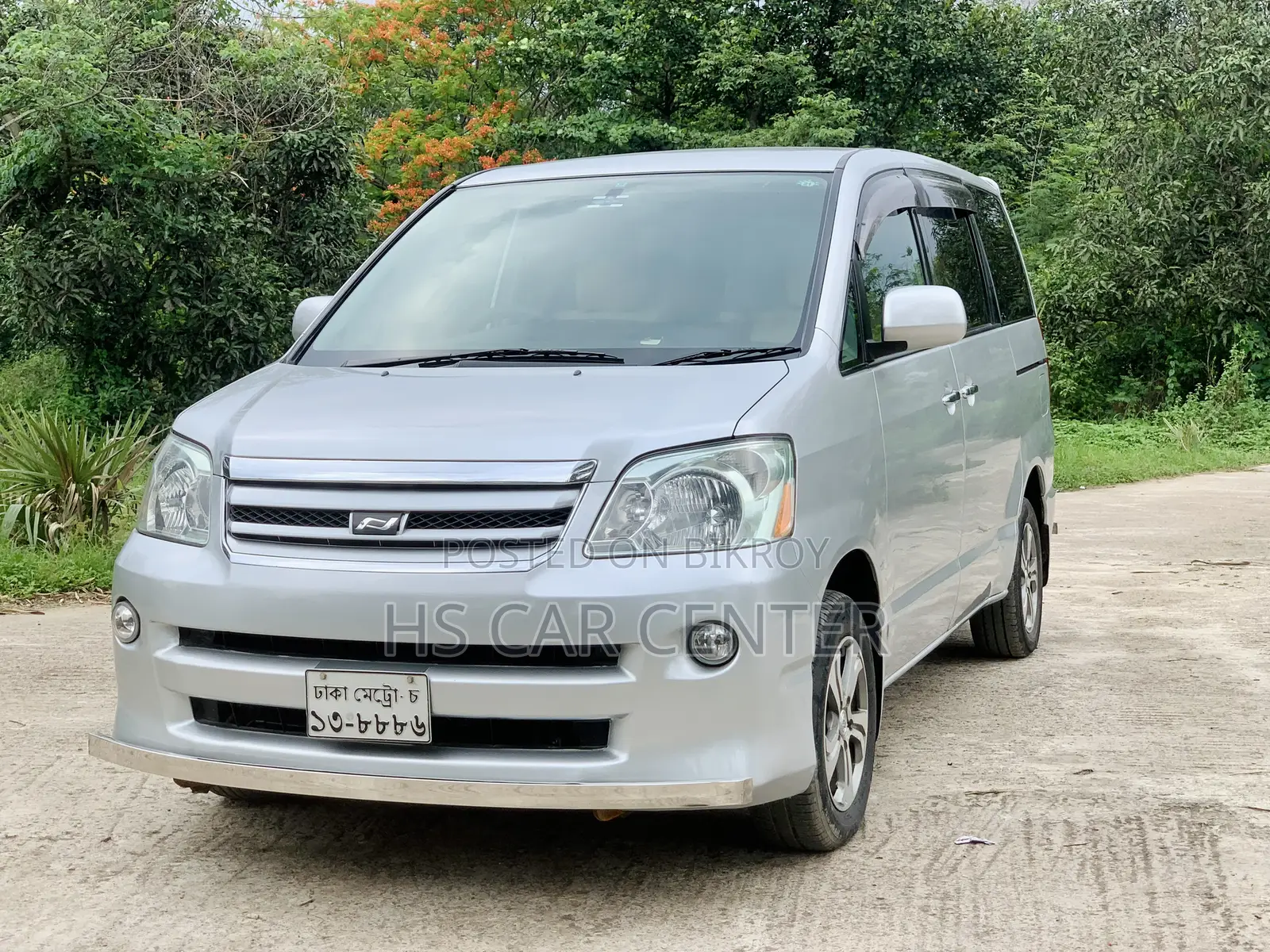 Toyota Noah 2.0 AWD (8 Seater) 2005 Silver