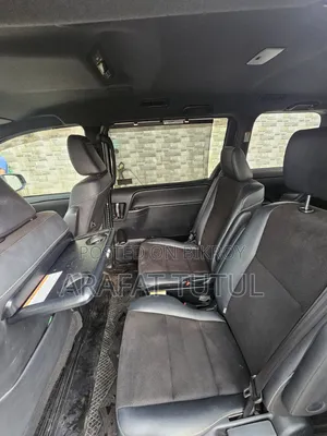 Toyota Noah 1.8 FWD Hybrid (7 Seater) 2018