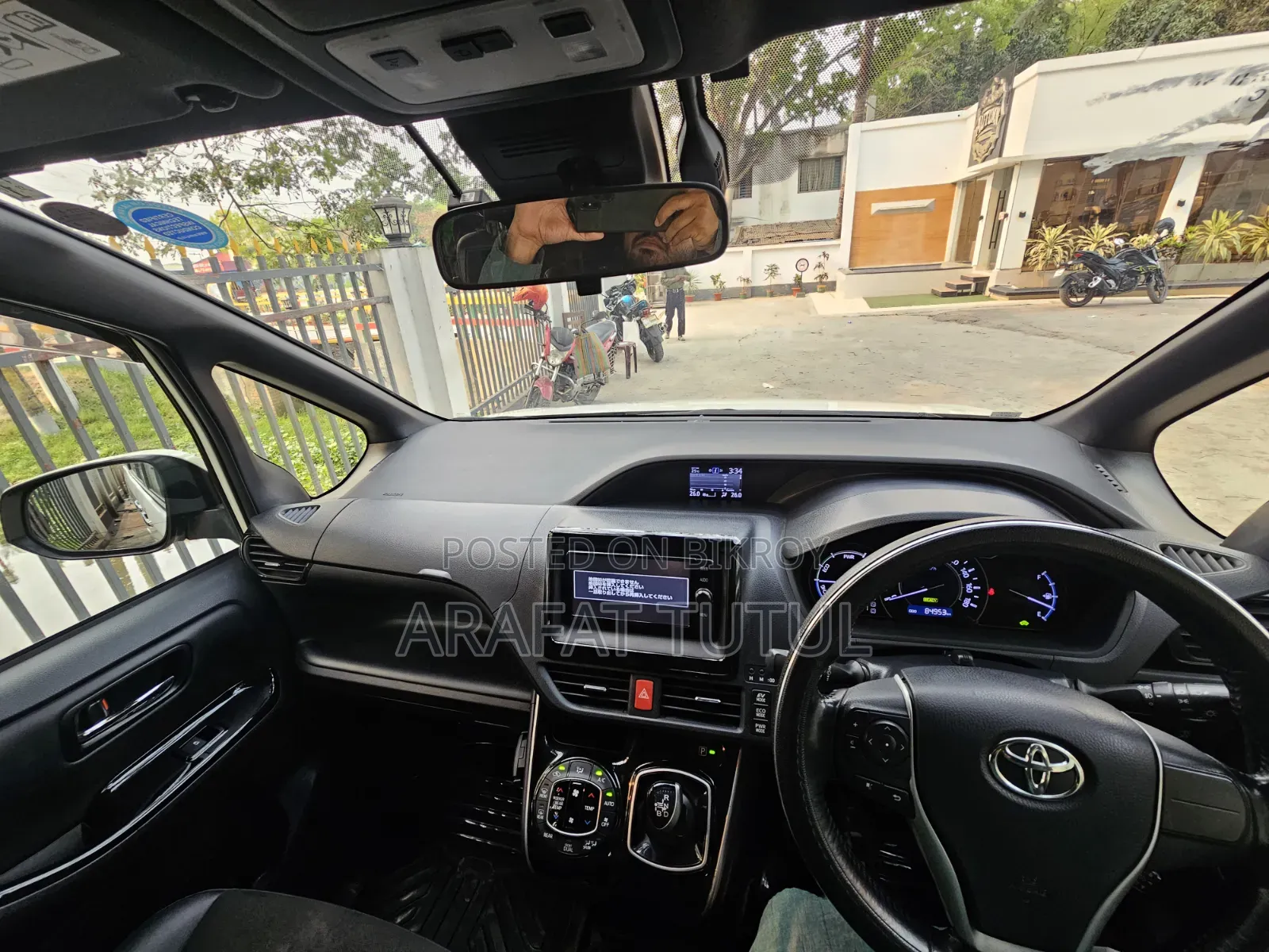 Toyota Noah 1.8 FWD Hybrid (7 Seater) 2018