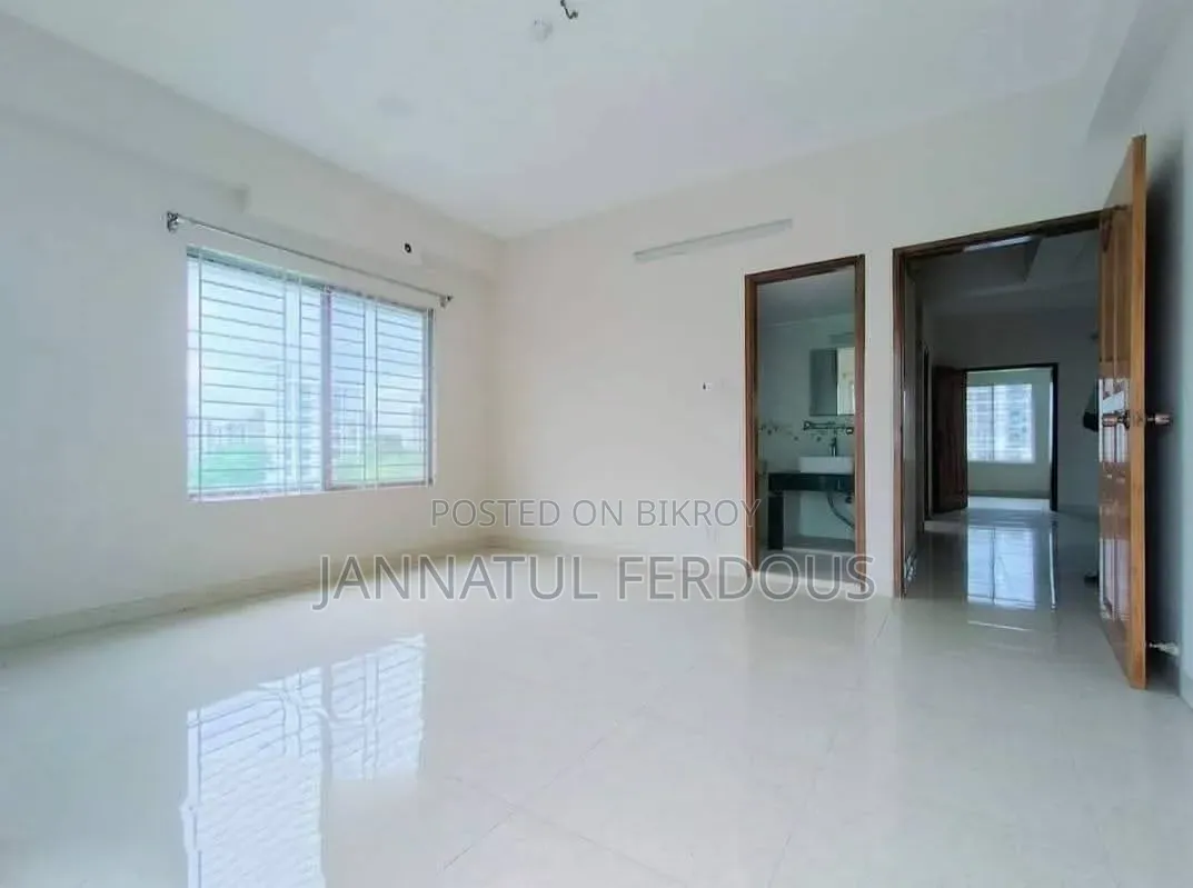 Furnished 3bdrm Apartment in Dakhina Kunjo, Banasree for Sale