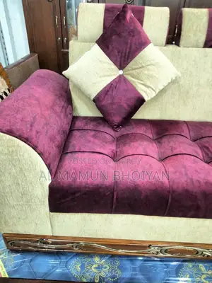 Sofa in fresh condition.