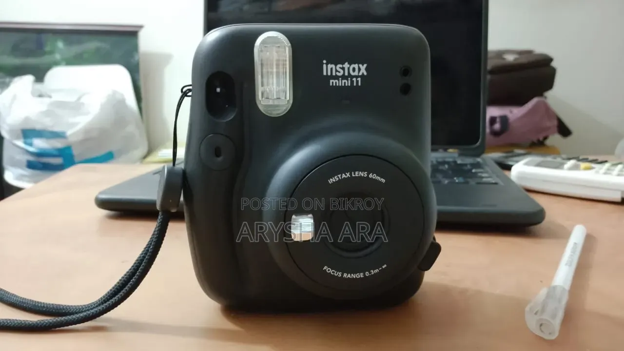 Instax Mini 11 Polaroid Camera