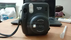 Instax Mini 11 Polaroid Camera