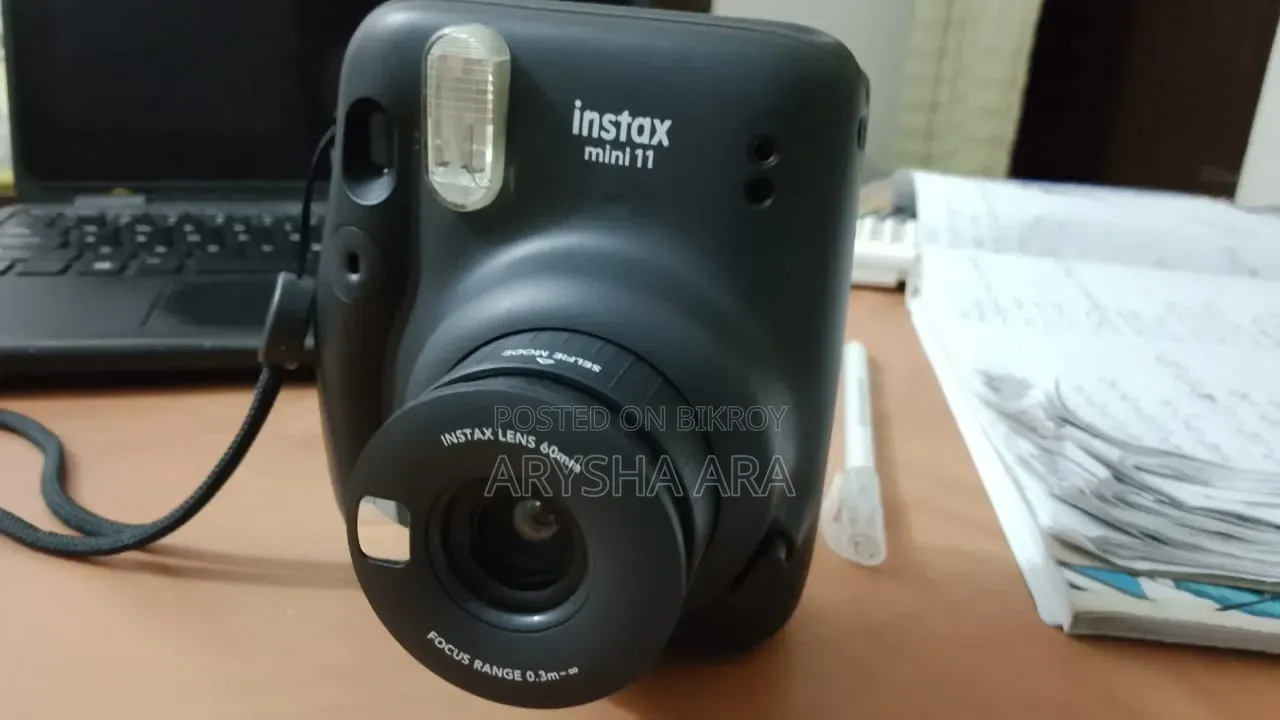 Instax Mini 11 Polaroid Camera