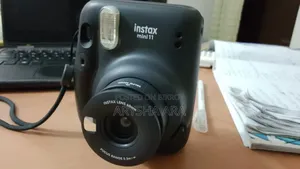 Instax Mini 11 Polaroid Camera