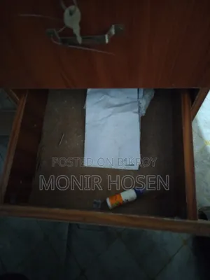 অফিস টেবিল