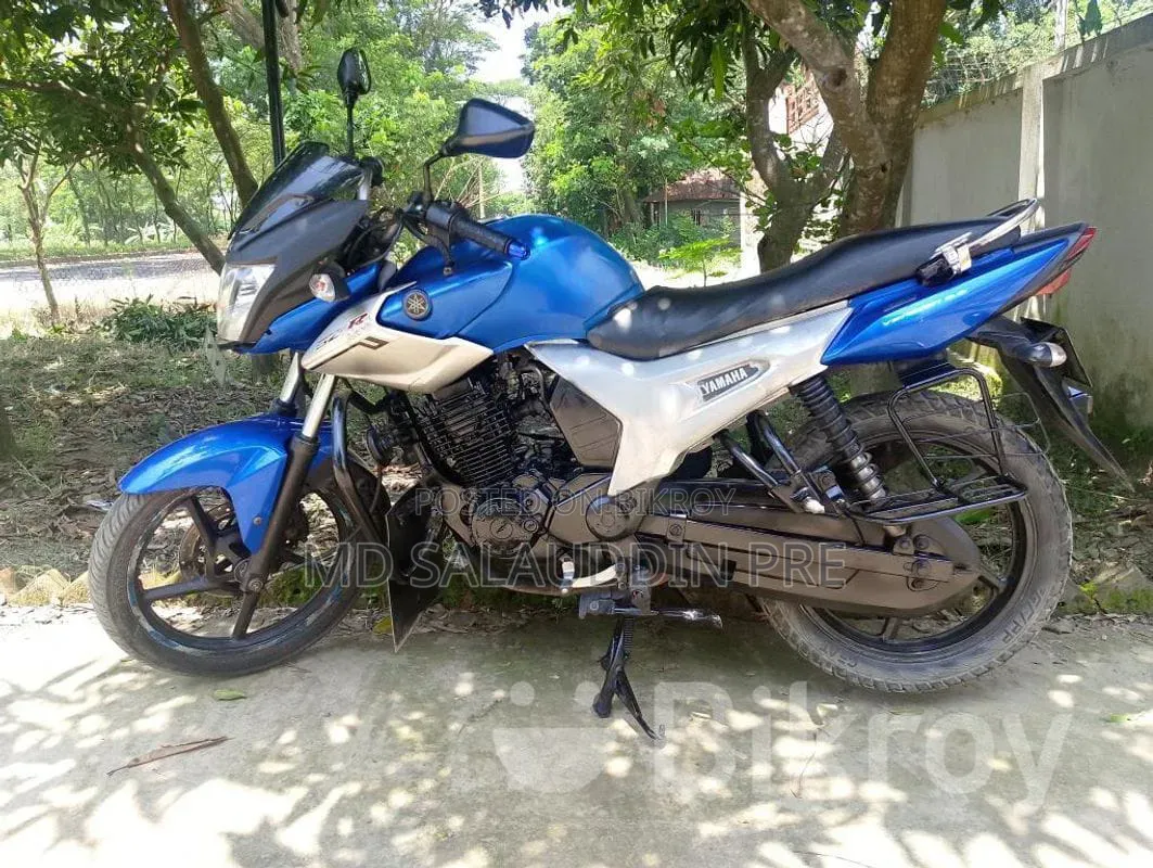 Yamaha SZR . 2011
