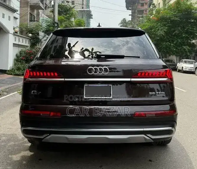 Audi Q7 Premium Plus 2021 Maroon
