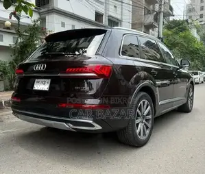 Audi Q7 Premium Plus 2021 Maroon