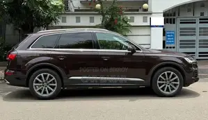 Audi Q7 Premium Plus 2021 Maroon