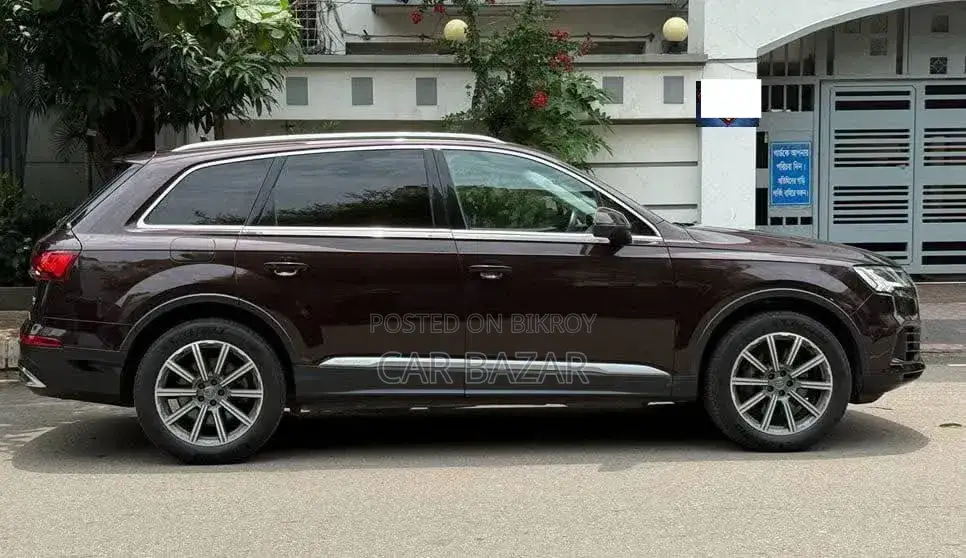 Audi Q7 Premium Plus 2021 Maroon
