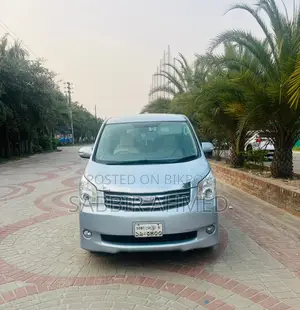 Toyota Noah 2011 Blue