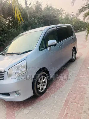 Toyota Noah 2011 Blue
